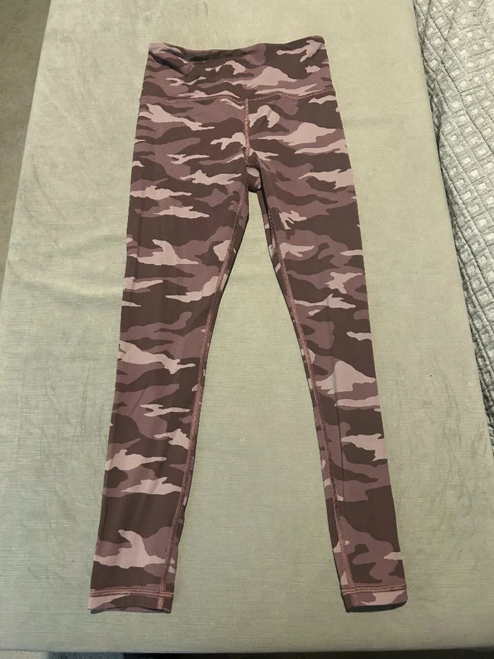Athleta Elation Camo 7/8 Tight Leggings XS Flora Mauve Pink